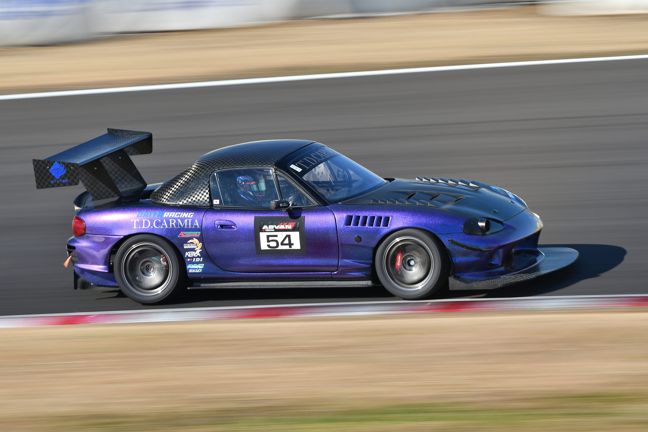 今シーズン1分切りを果たした空力とメカニカルグリップ「CARMIA NB8C