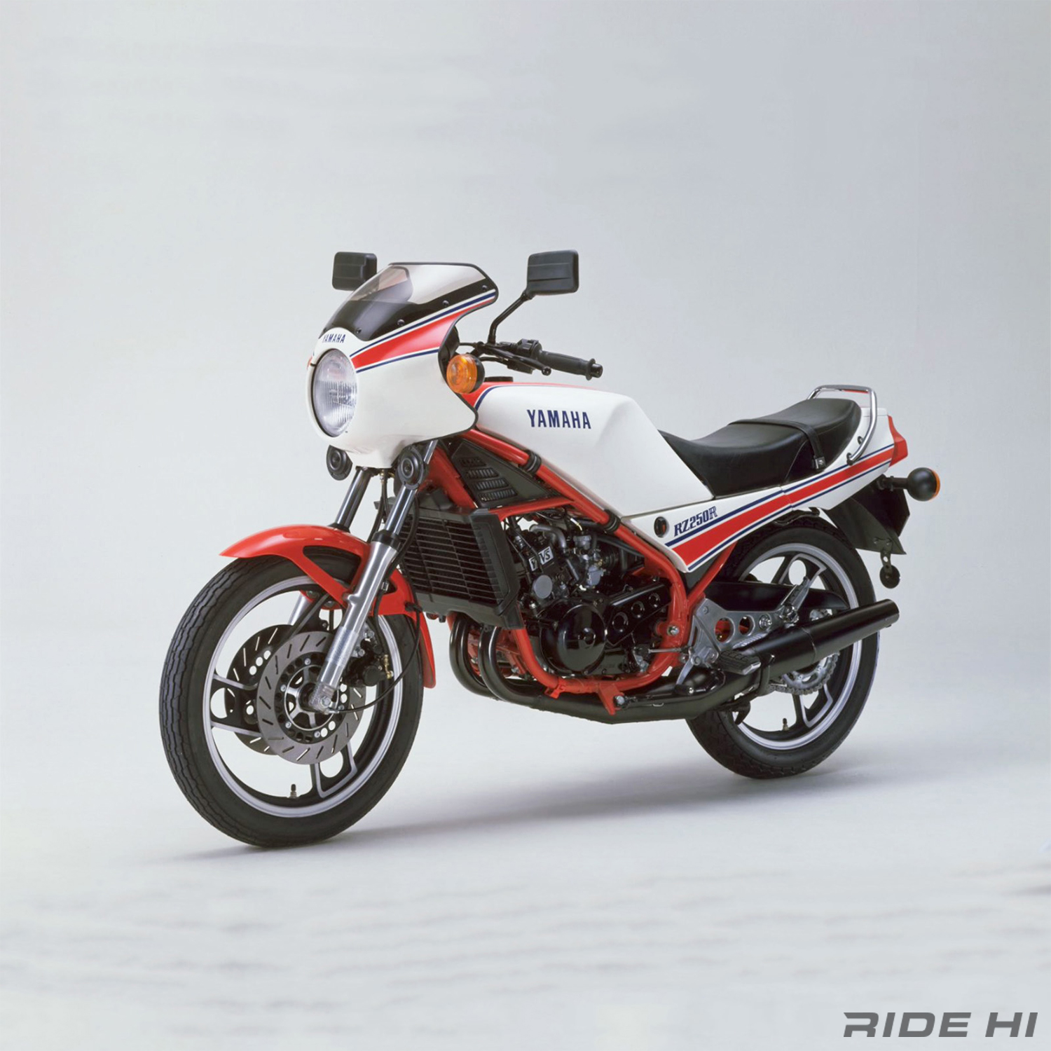 RZとTZRの狭間で目立たなかった傑作RZ250R【このバイクに注目】 | この