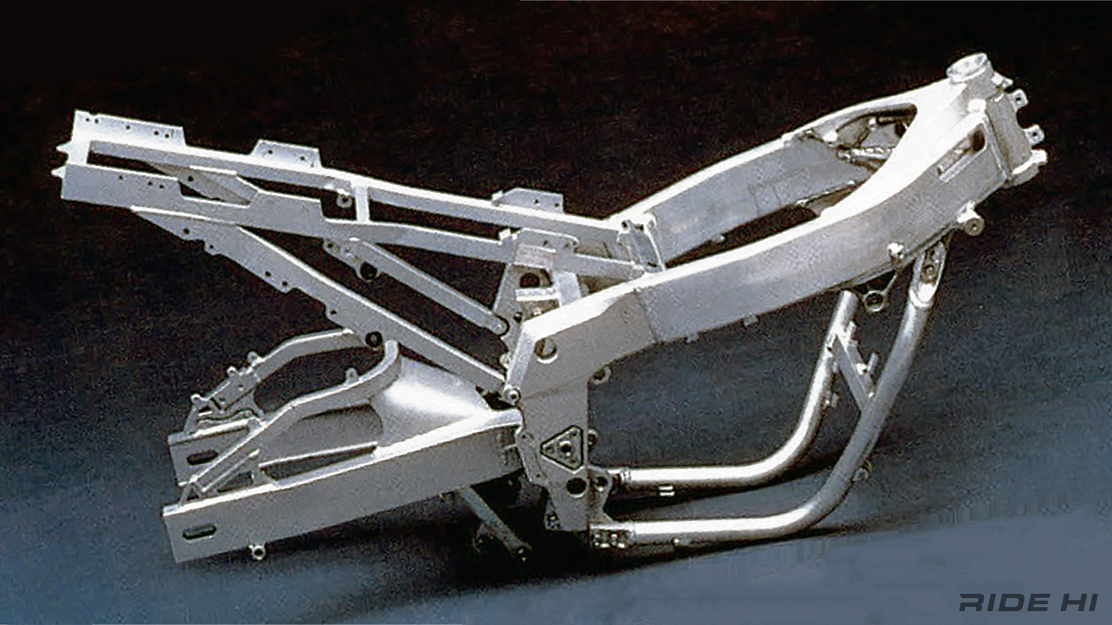 ZXR750で遂にナナハンレプリカへ参入したカワサキ！【このバイクに注目