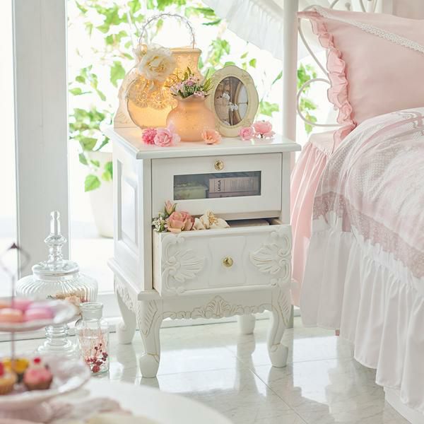 おやすみ前の自分だけの時間を快適に♪ナイトテーブル特集｜かわいい姫