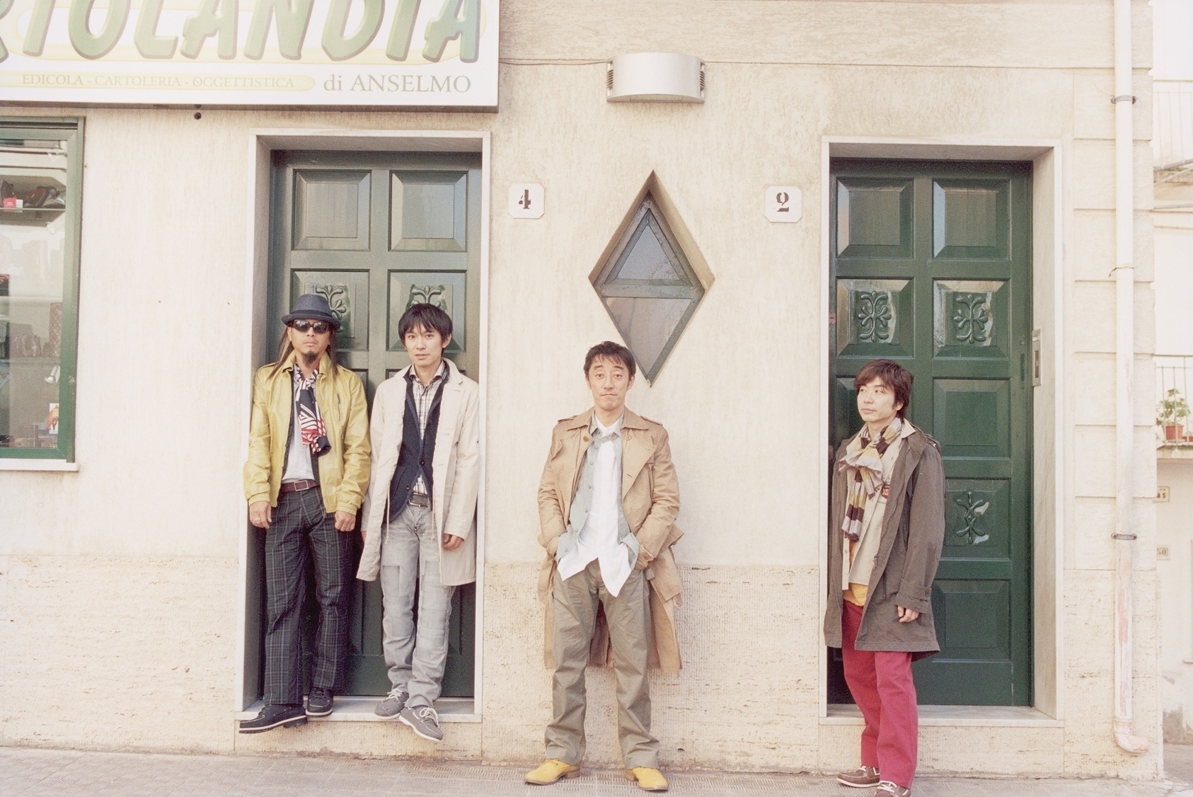 スピッツ、DVD『ソラトビデオCOMPLETE 1991-2011』とLP『とげまる』の