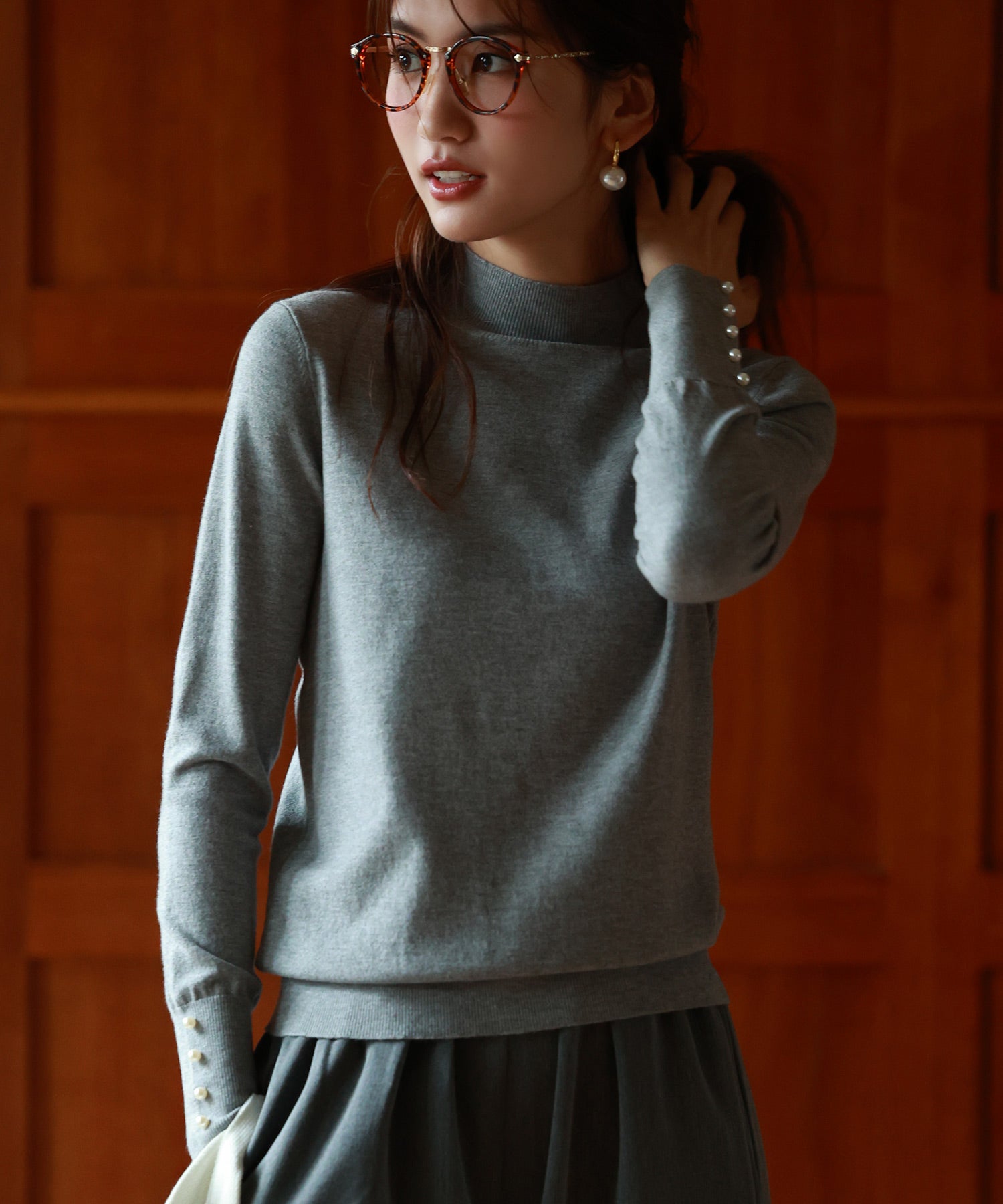 パールボタン付きプチハイネックニットプルオーバーxyf2150 グレー