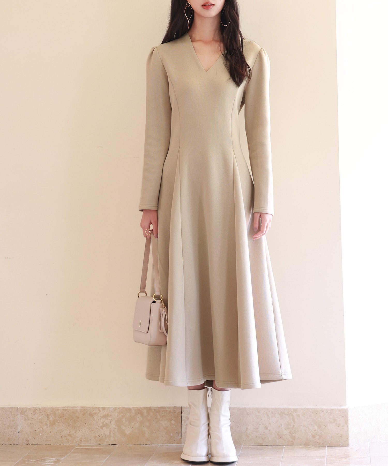 ポンチ素材Vネックゴアードワンピースsdp0177 ベージュ – [公式]SAISON