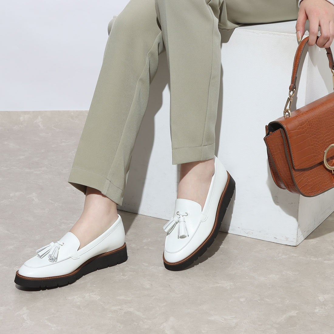 アルテミス バイ ダイアナ artemis by DIANA 軽量厚底タッセル