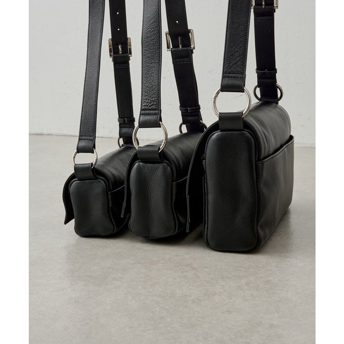 ビアズリー BEARDSLEY レザーボディバッグ （silver） -靴