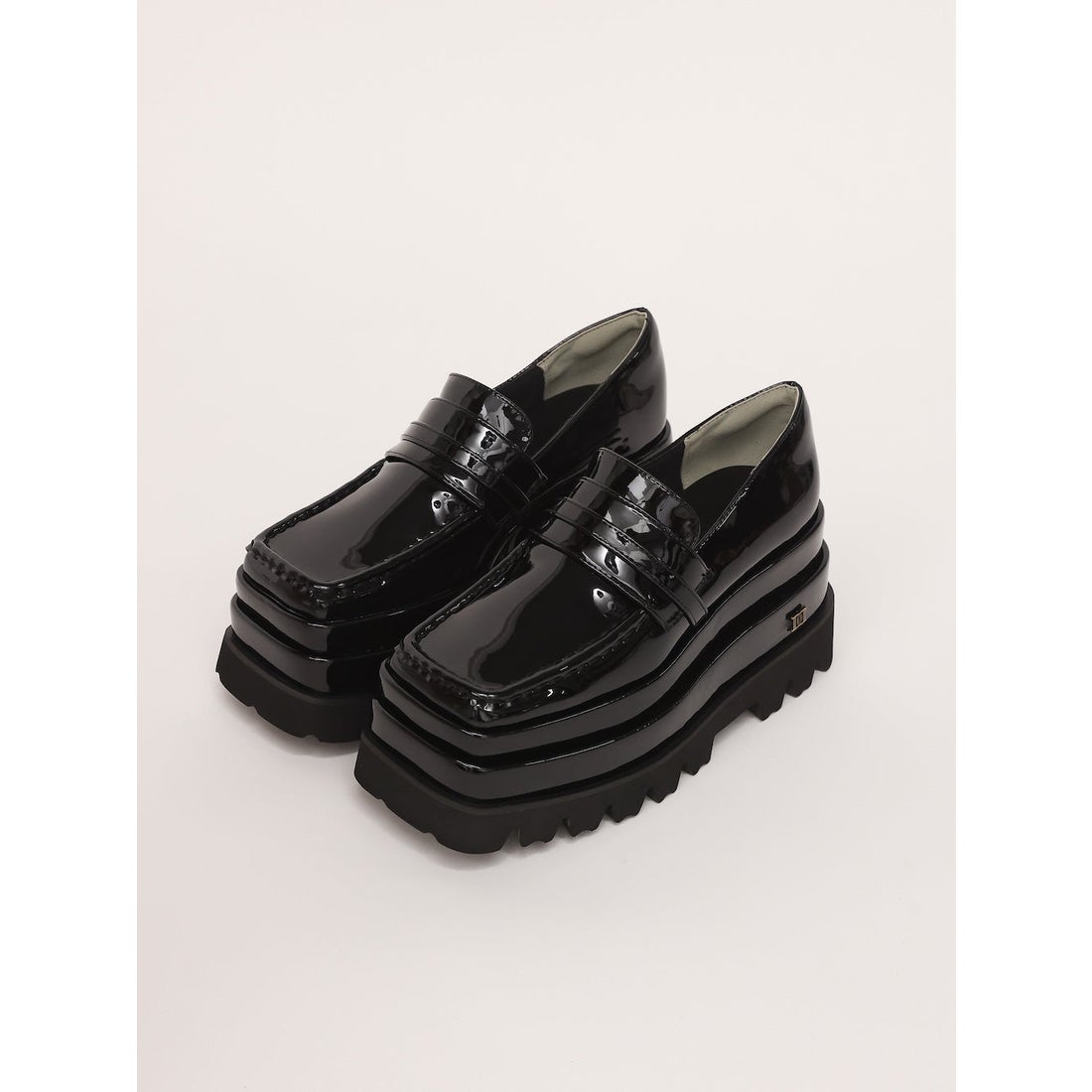 ダーリッチ Darich エナメルプラットフォームローファー （ブラック