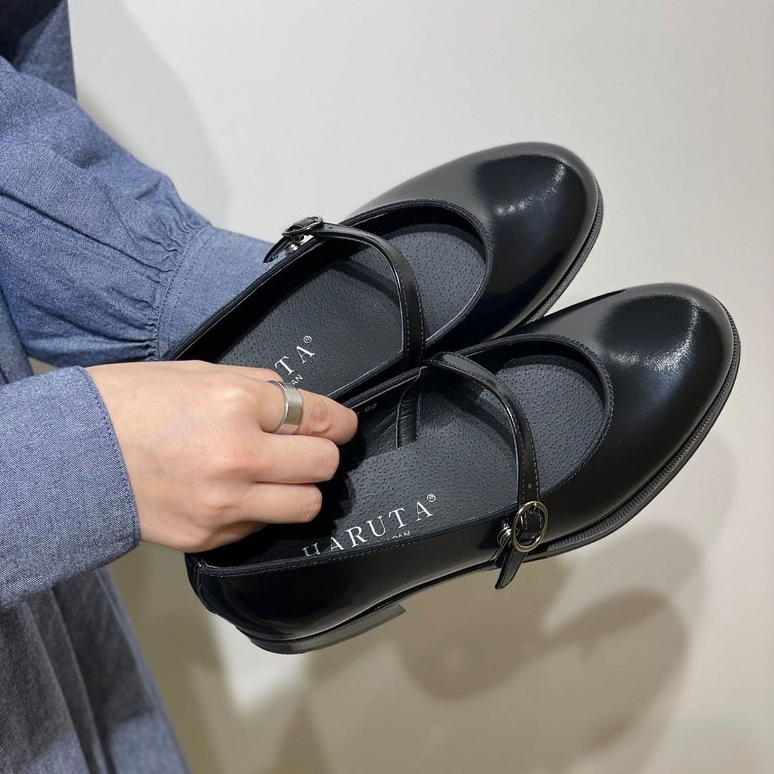 ハルタ HARUTA ワンストラップシューズ （ブラック） -靴