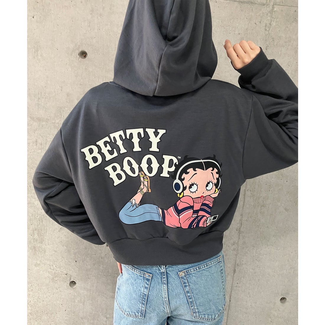 ミージェーン me Jane BETTY BOOPバックプリントショート丈ZIPパーカー