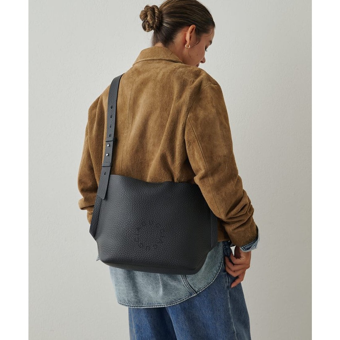 イアクッチ IACUCCI グッシオ ミディアムショルダー ALCE （black