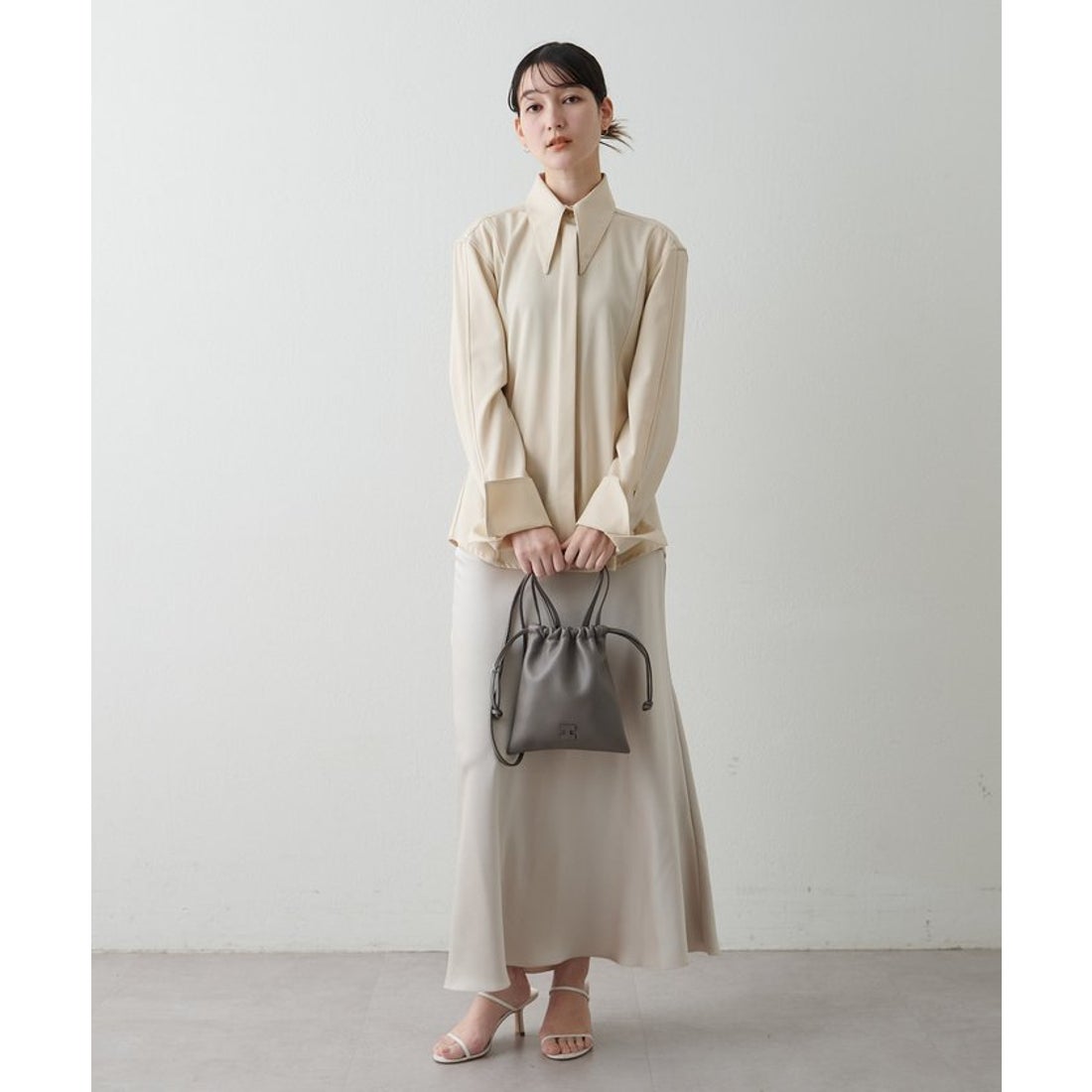 イアクッチ IACUCCI グラネッロ CERVO （charcoal） - ファッション