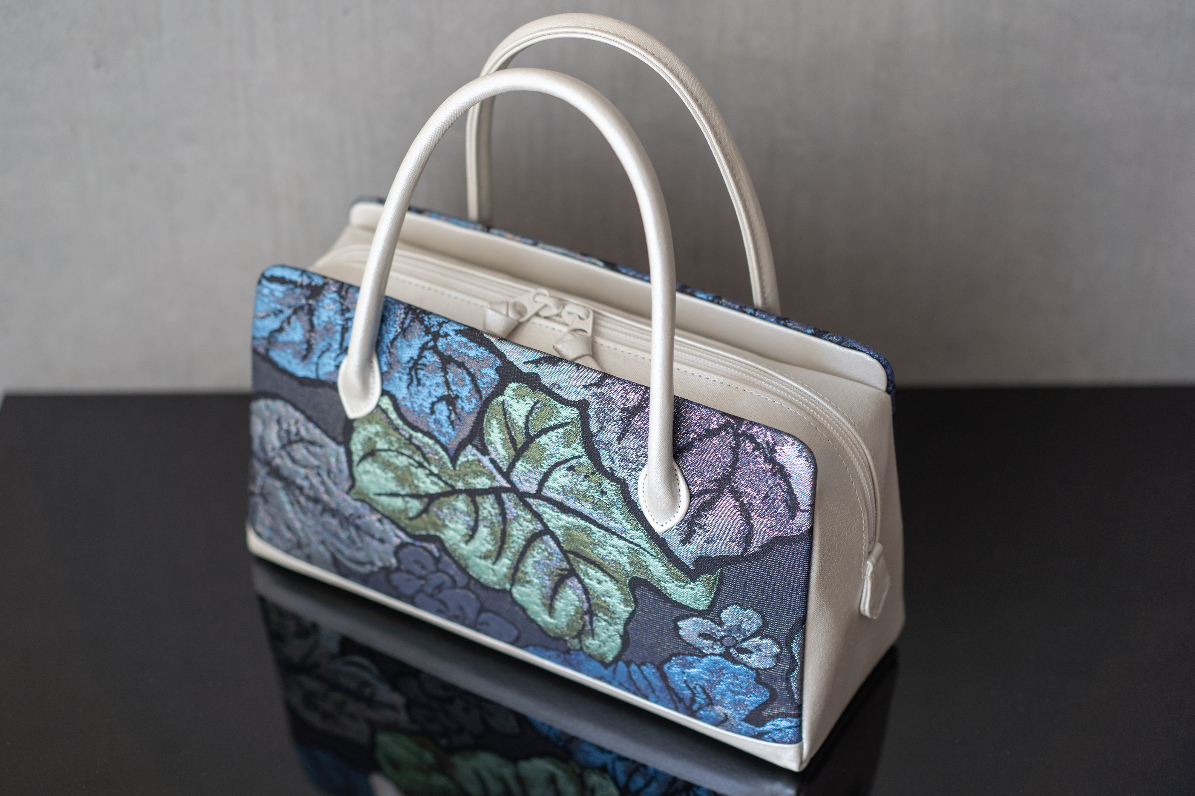 しぼ織の利休バッグ】アールヌーボー葡萄柄｜京都西陣・となみ織物/仙