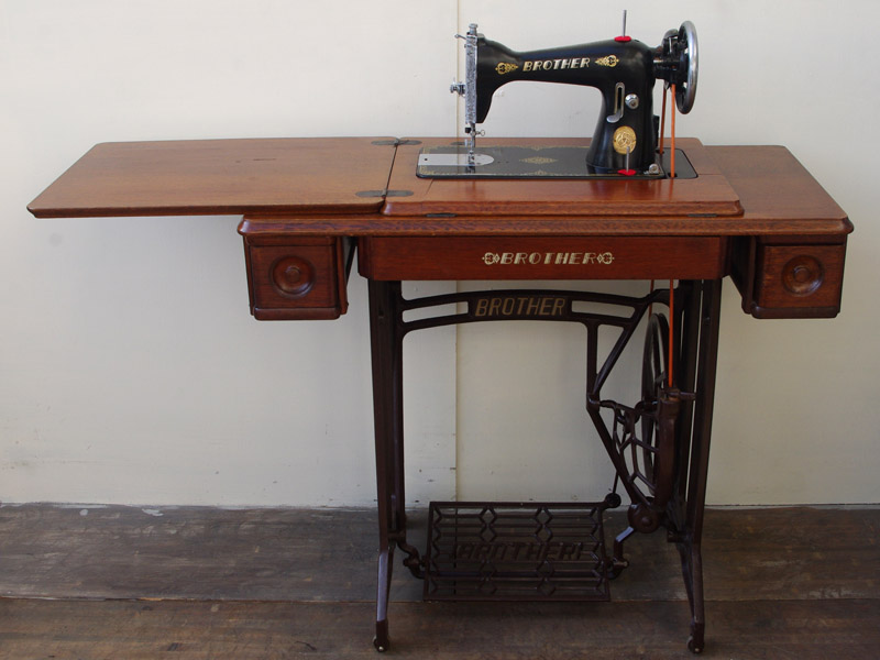 No.638 BROTHER ブラザー製 家庭用足踏みミシン：アンティークミシン