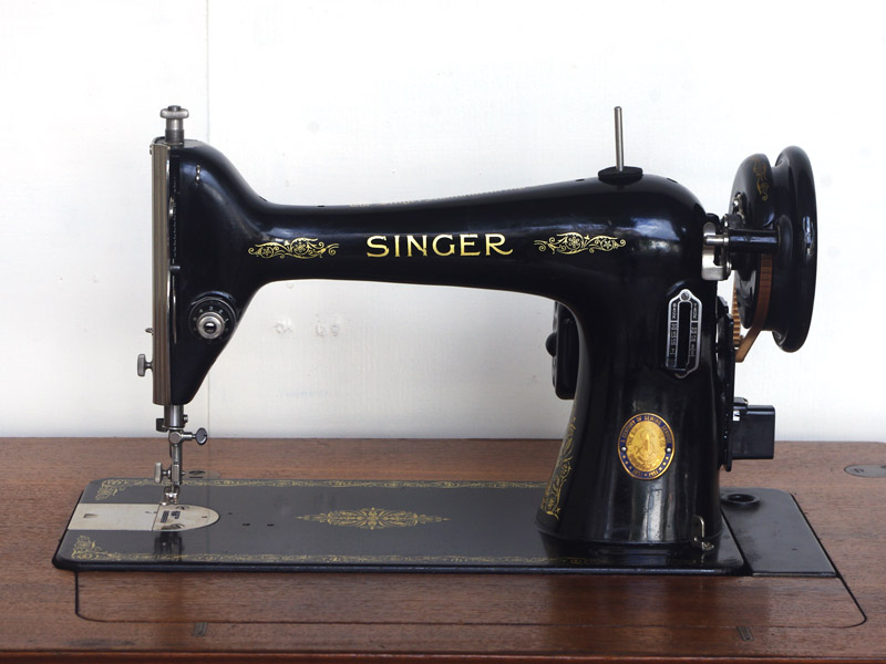 No.387 SINGER 66 シンガー製 クイーンアン猫脚キャビネット 電動