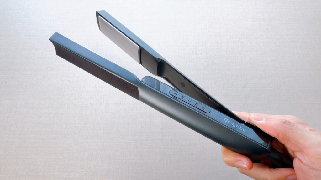 人気ブランド比較】ブライト3Dシルクストレートアイロンとリファ