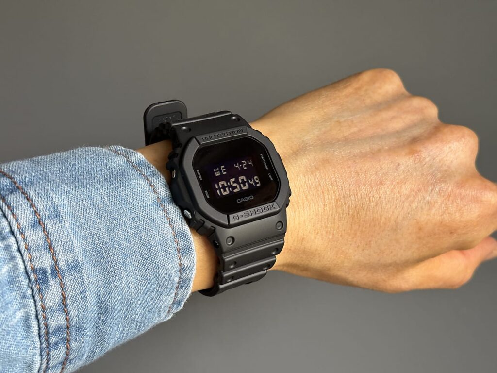 DW-5600UBB-1JF レビュー！進化したオールブラックG-SHOCK・旧型との
