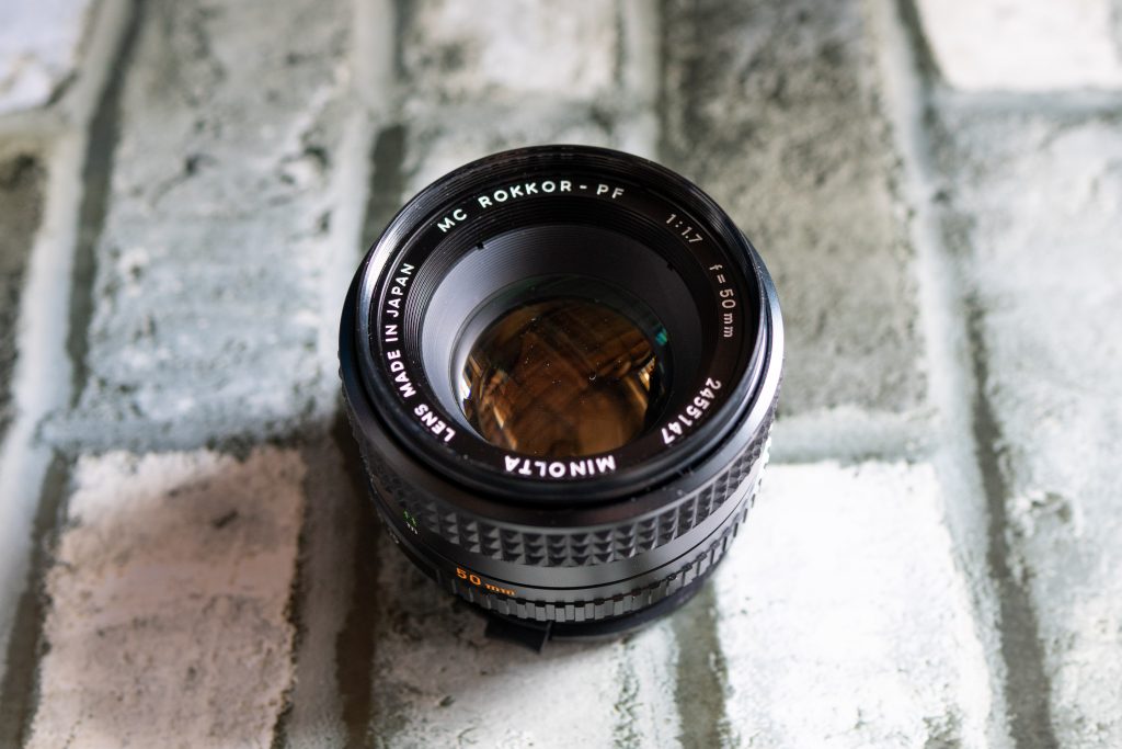 虹色フレアが特徴的なオールドレンズ！MINOLTA「MC ROKKOR-PF 50mm F1