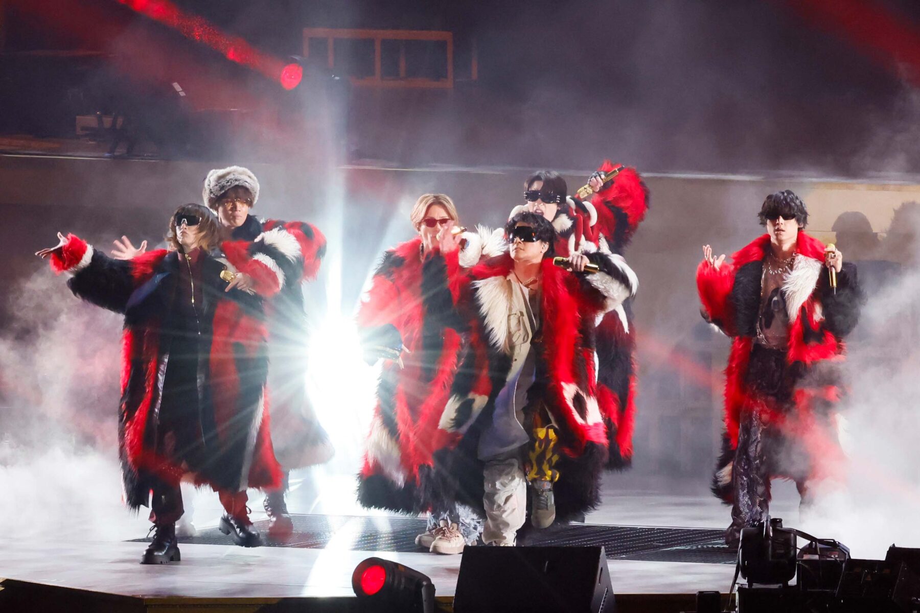 SixTONES「YOUNG OLD」華麗なる総合芸術エンターテイメント – 装苑ONLINE