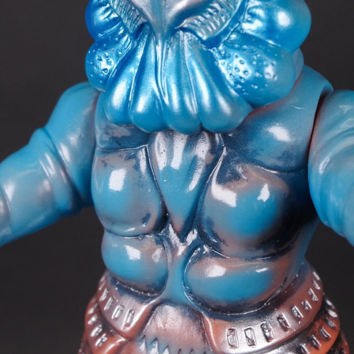 ブルマァク製「バルタン星人」の新色「ブラウン」「蓄光バージョン」が