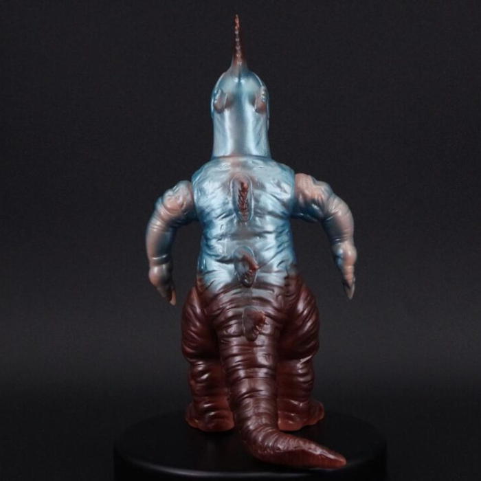 ブルマァク製「巨大魚怪獣ムルチ」が「カタログカラー」となって