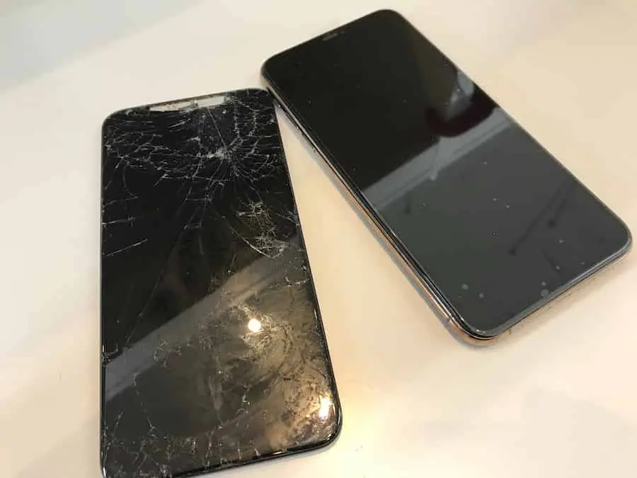 iPhoneXSの画面修理、広範囲の画面割れ… | お近くのiPhone修理センター