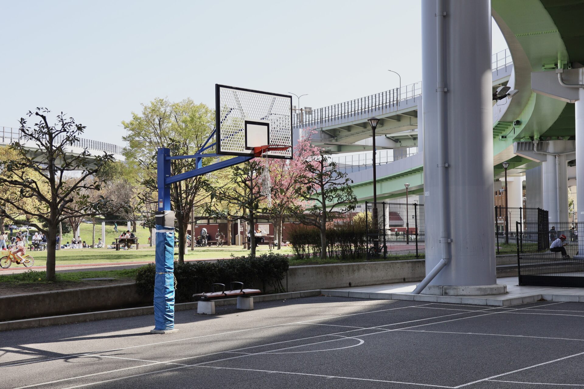 神戸ストリートボールのメッカ！みなとのもり公園バスケットコート