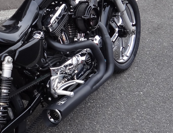 ハーレー北米マフラー】パンチアウト加工と燃調で鼓動感もパワーも
