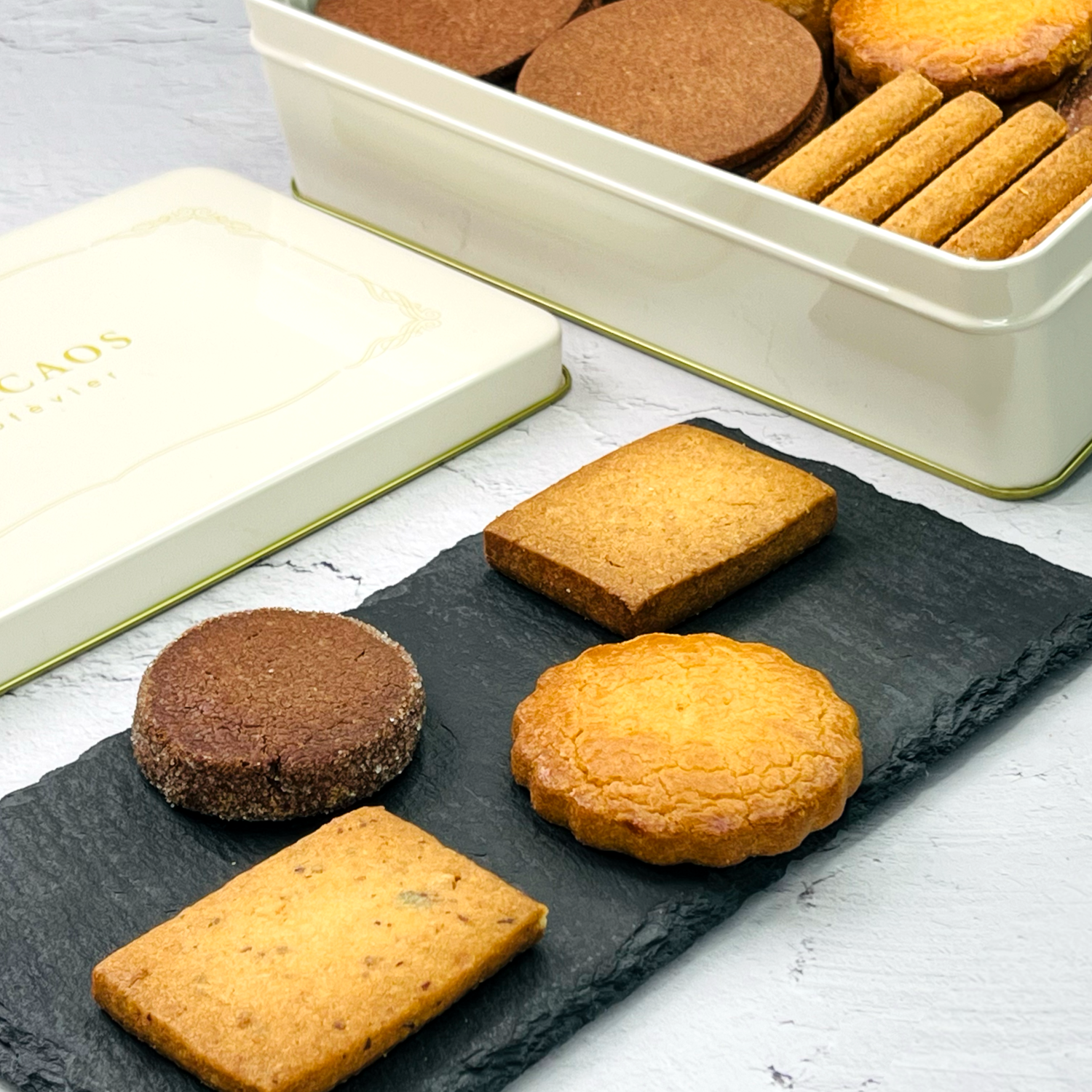 LES CACAOS / プティフールセック缶No1 | ショコラナビ