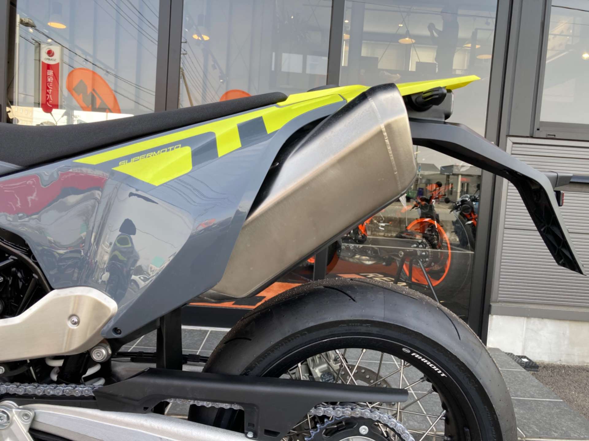 701SUPERMOTO マフラーについて | 二輪に関するさまざまな役立つ情報を