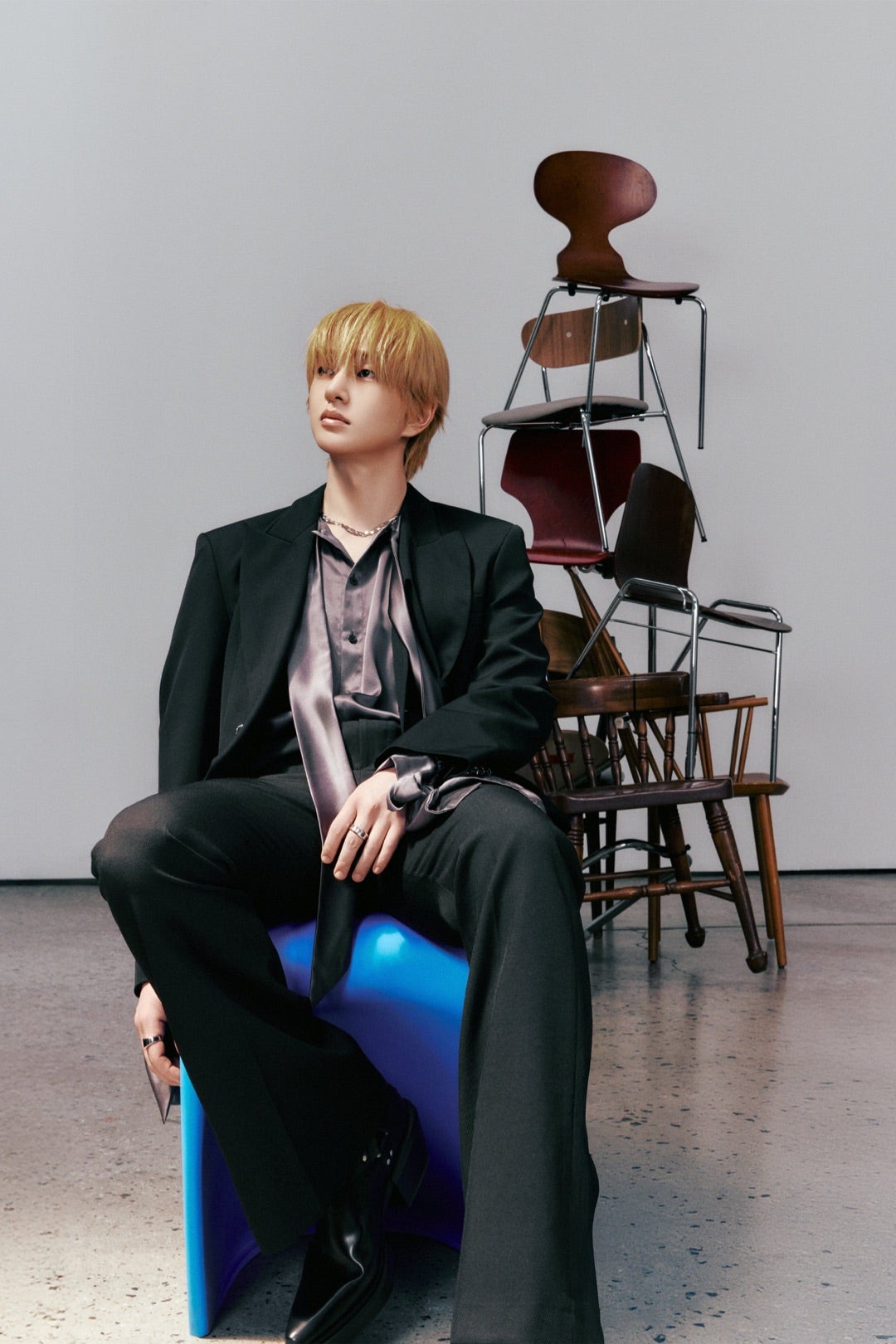 その手に持っているものが気になります オニュ Concept Photo 99% | そ