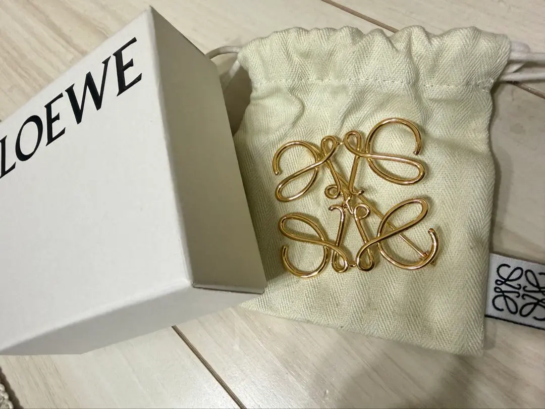 2026年最新】ロエベ ブローチ パールの人気アイテム - メルカリ