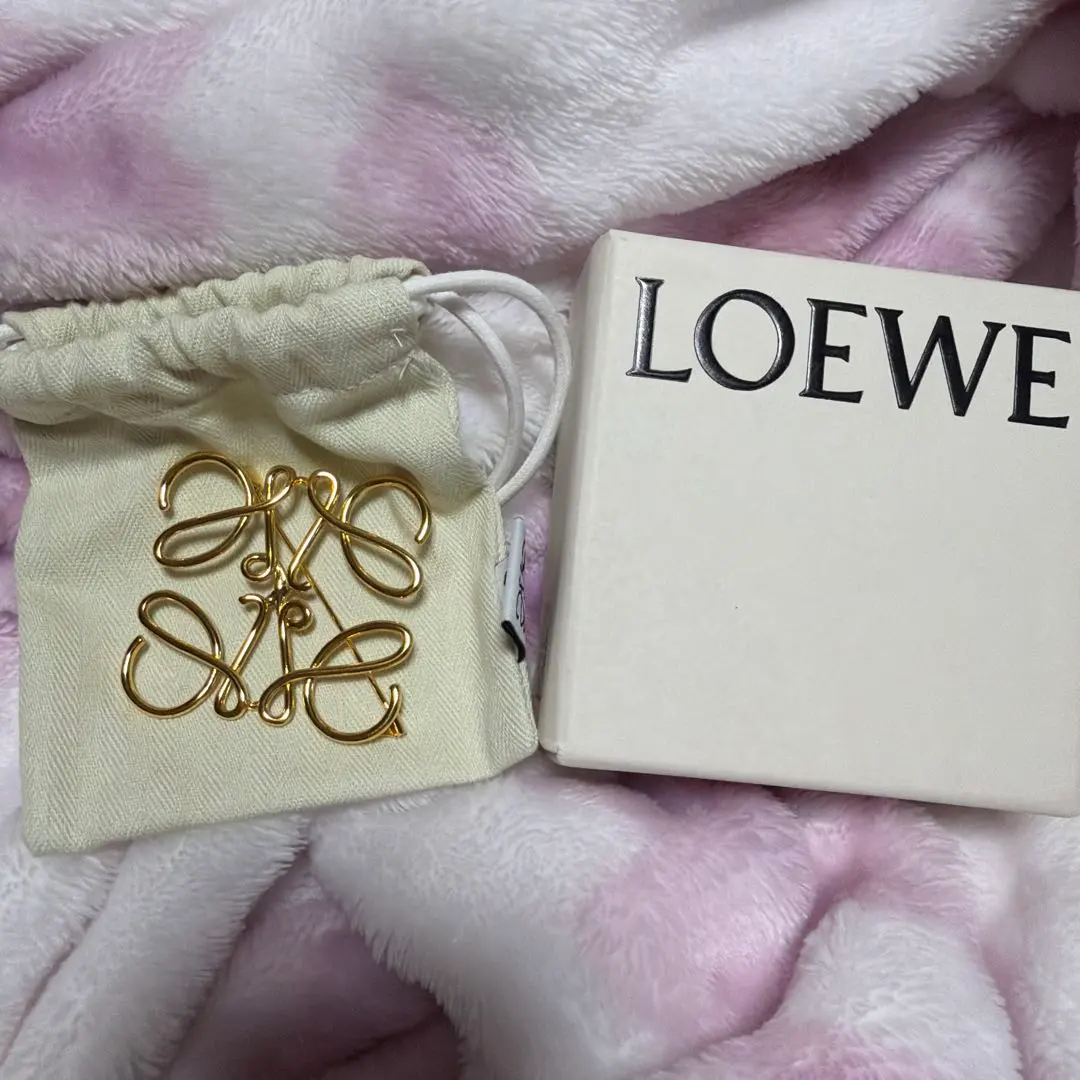 2026年最新】ロエベ ブローチ ピンクゴールドの人気アイテム - メルカリ