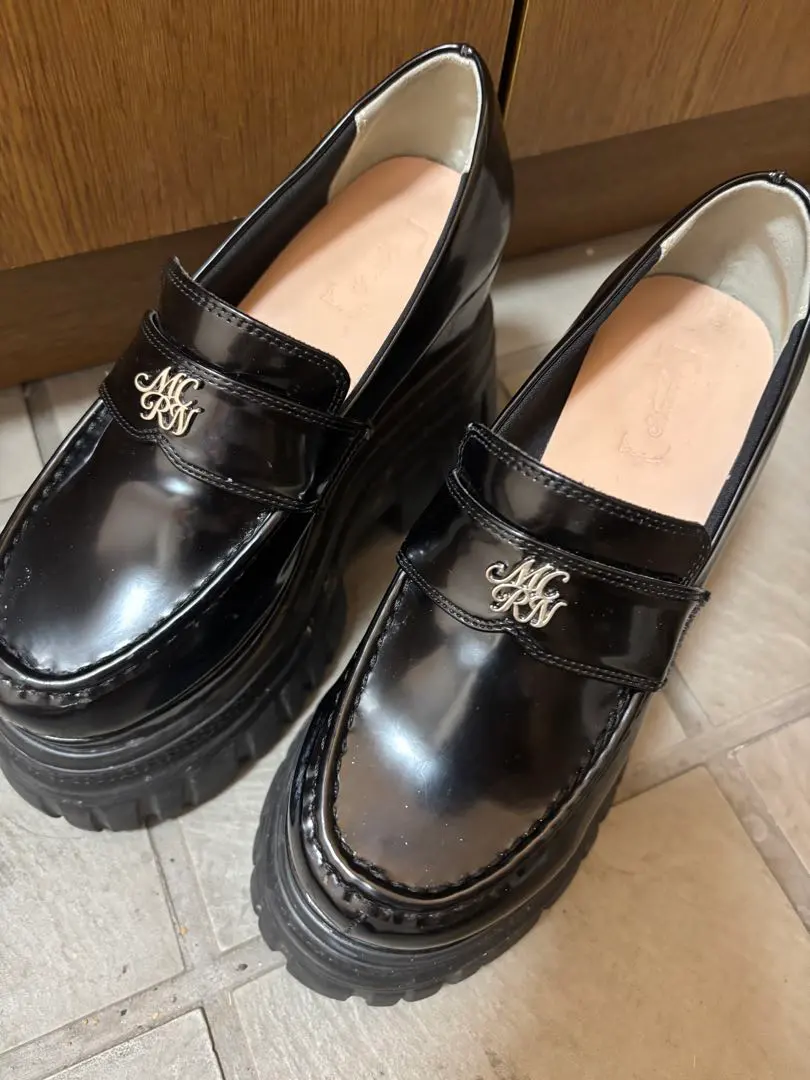 2026年最新】michellMacaron ローファー・革靴の人気アイテム - メルカリ