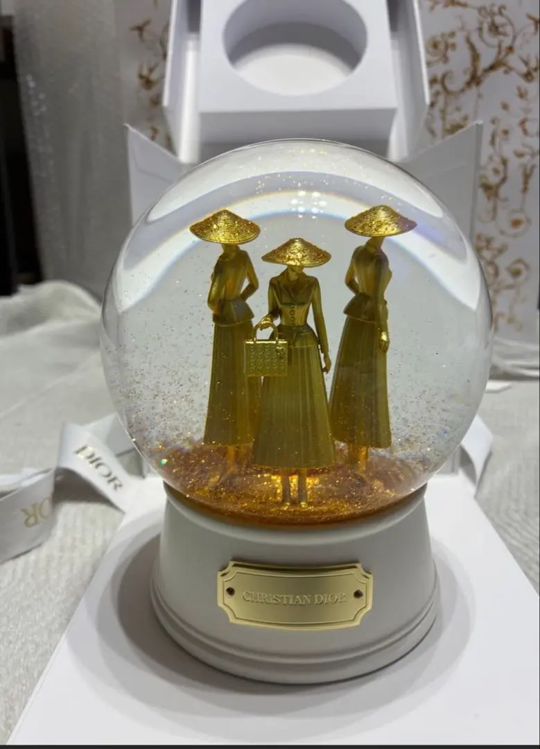 2026年最新】dior スノードームの人気アイテム - メルカリ