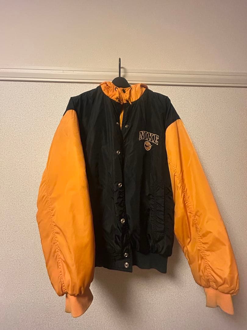 NIKE キルティングボンバージャケット　 誰か買って‼️ 新品MナイキWmnsリバーシブルサテンボンバージャケット黒ブラック