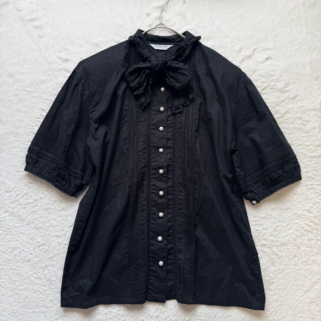 カネコイサオ ピンタック オーバーブラウス ボウタイ パールボタン