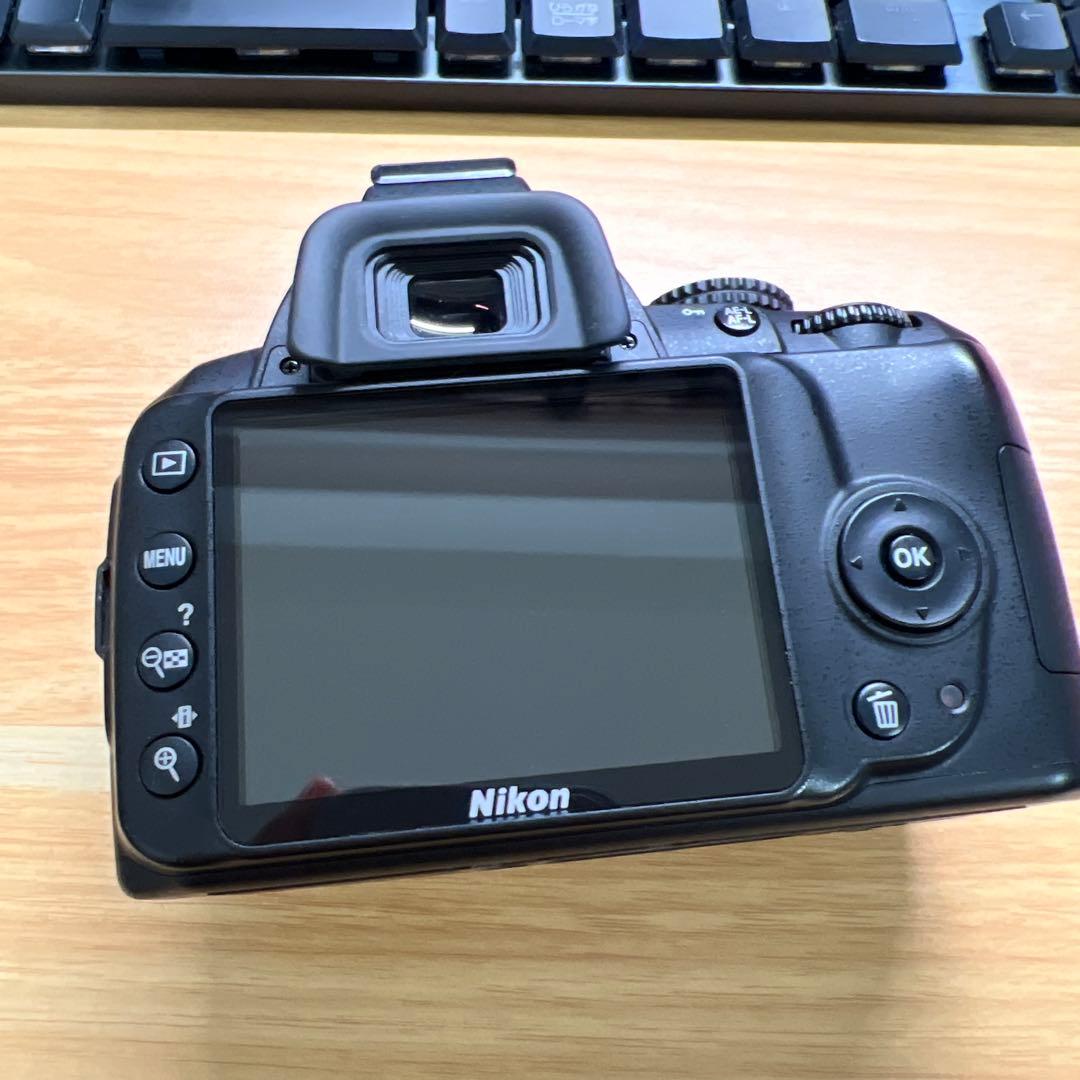 Nikon D3000 デジタル一眼レフカメラ シャッター数605枚 - メルカリ