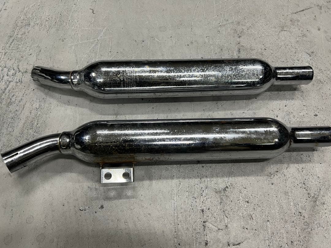 のり　　トライアンフ 純正オプション　スポーツマフラー トライアンフ.ボンネビル.純正サイレンサー.左右.マフラー2201552/53