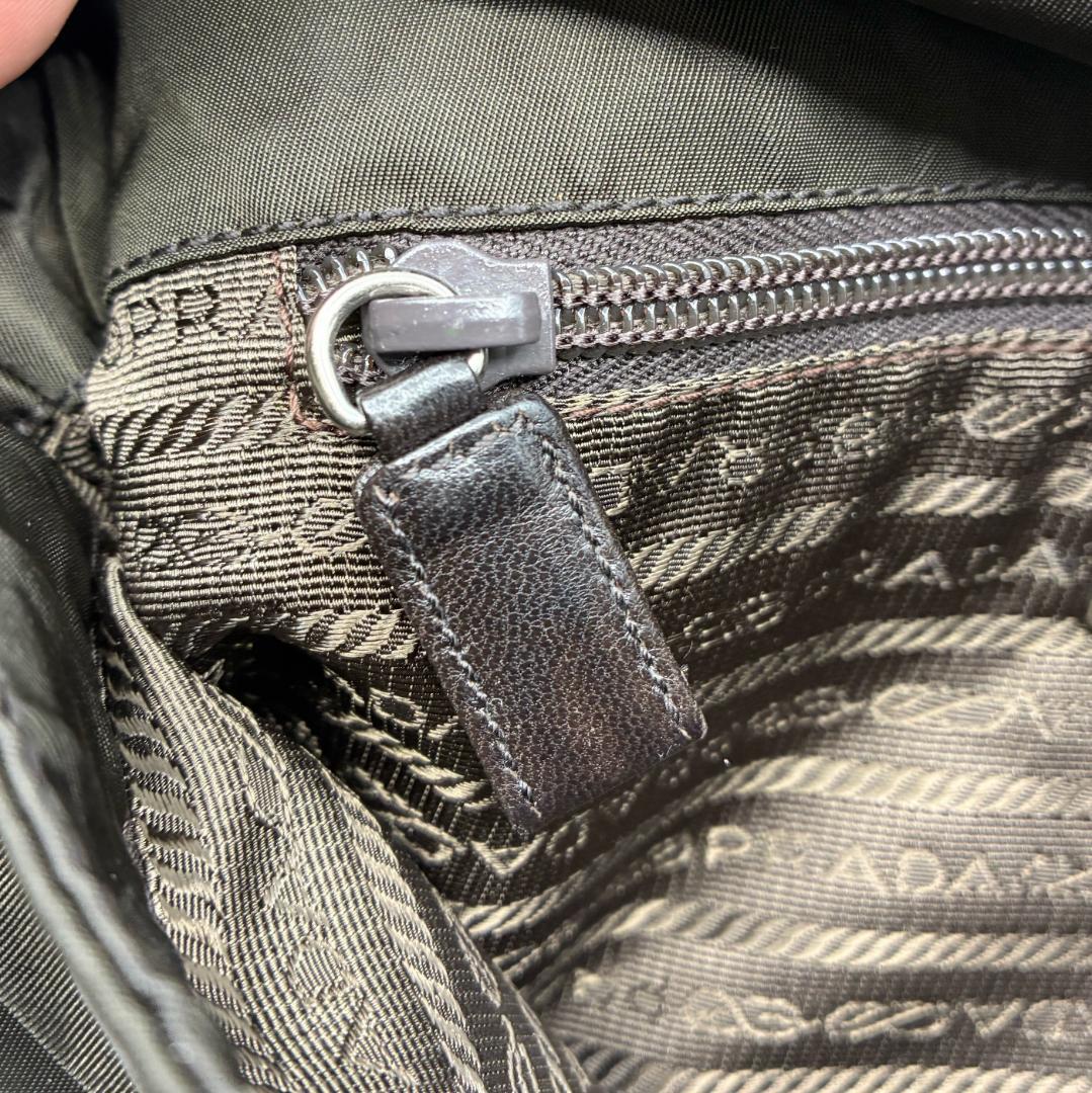 美品 PRADA プラダ ナイロン ショルダーバッグ カーキ A1359B1 - メルカリ