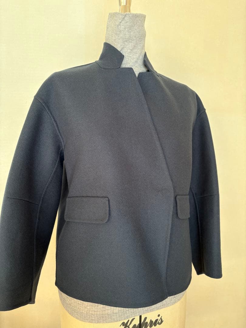 ダークグレーネイビーノーカラー コート green label relaxing（グリーンレーベルリラクシング）の「ケープ