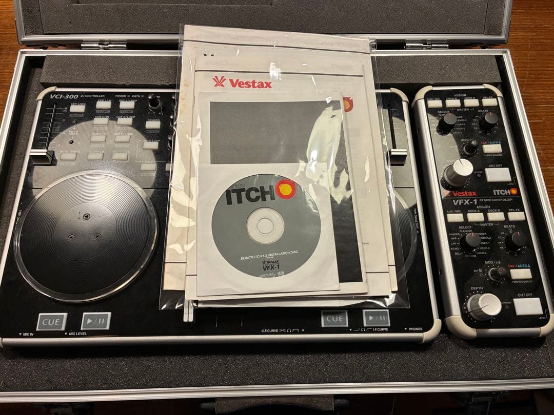 Vestax VCI-300 DJコントローラーセット ハードケース付き