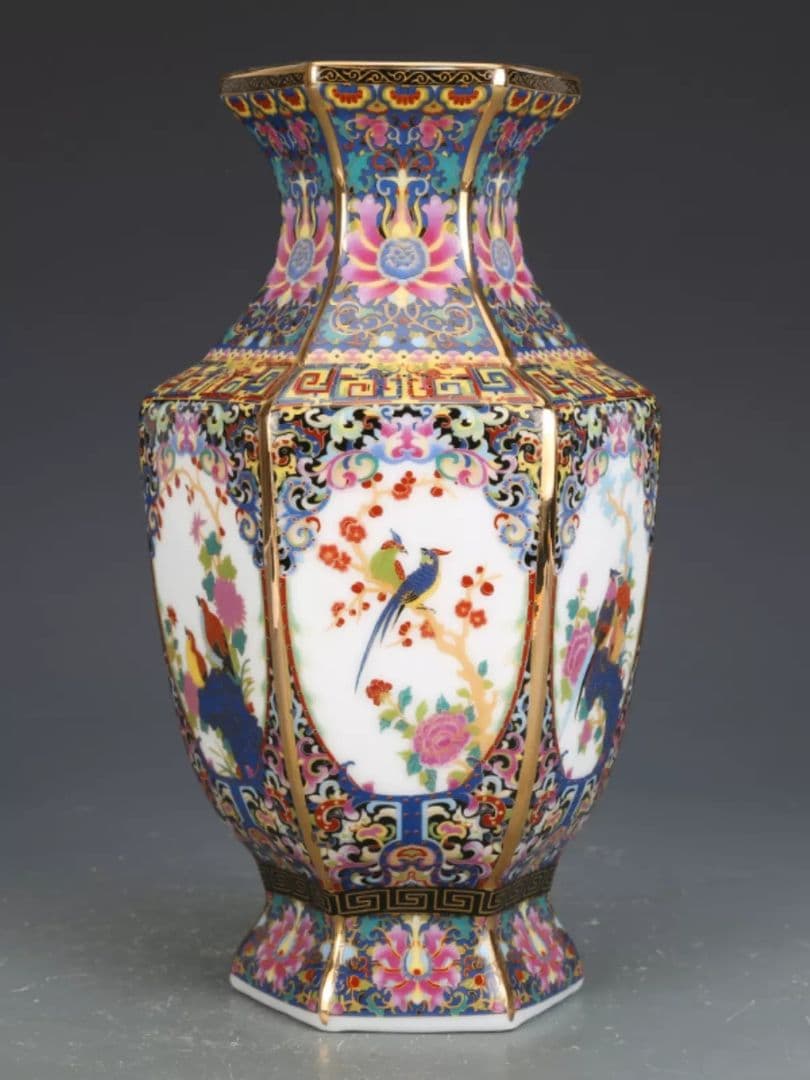 乾隆琺瑯彩六方瓶 景徳鎮 陶磁器 装飾品 工芸品 美術品 置物 乾隆琺瑯彩六方瓶 景徳鎮 陶磁器 装飾品 現代工芸品 美術品 置物