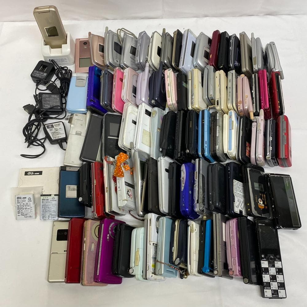 個◆ガラケー 約70台 まとめ ジャンク 携帯 部品取り 約9㎏12003 大量 携帯電話 ガラケー docomo/au 他 11台 ジャンク 部品取り - メルカリ