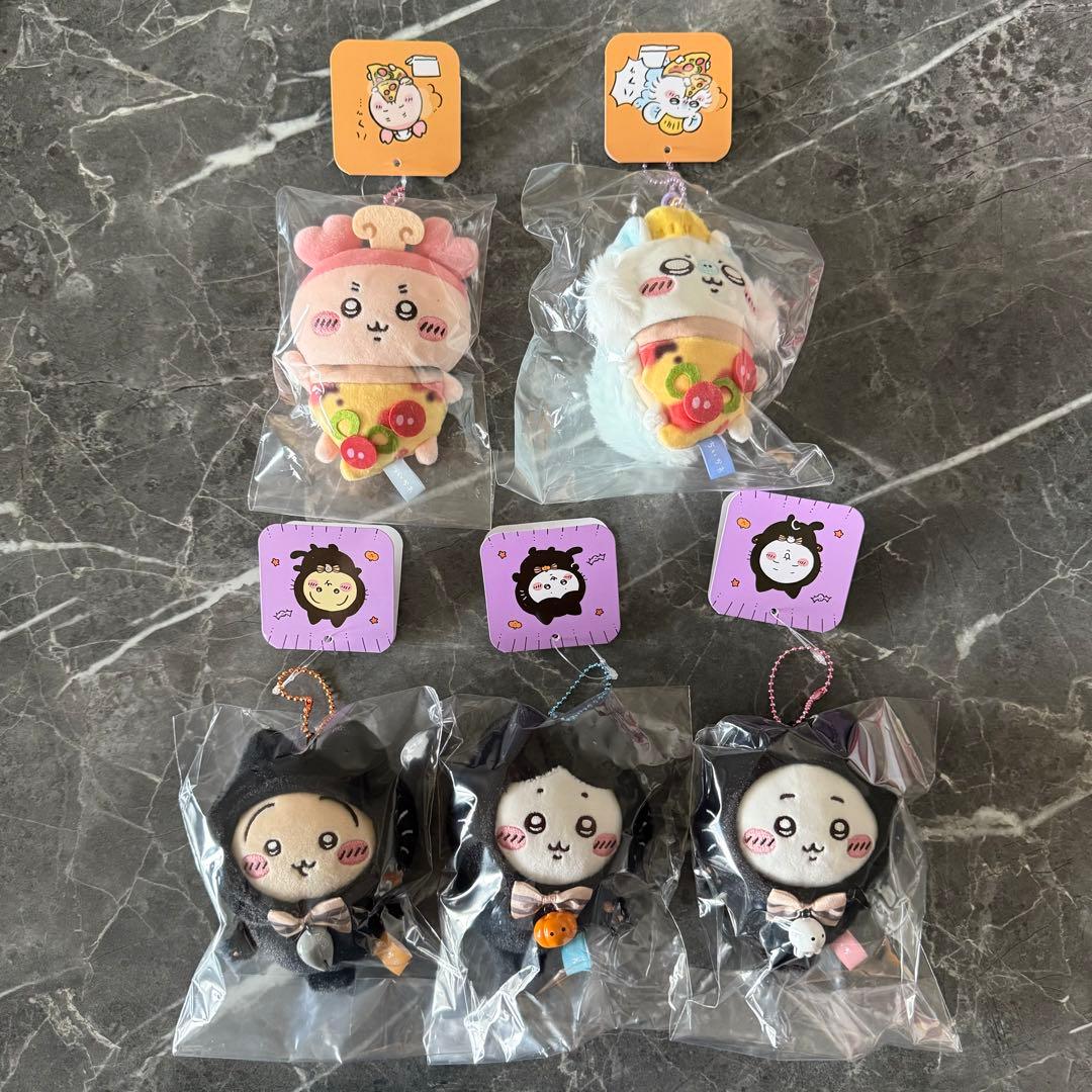 ちいかわ 黒猫のマスコット うさぎ ハチワレ おそろいピザ モモンガ 古本屋 予約】ちいかわ おそろいピザなマスコット（古本屋）【2024年10月中旬