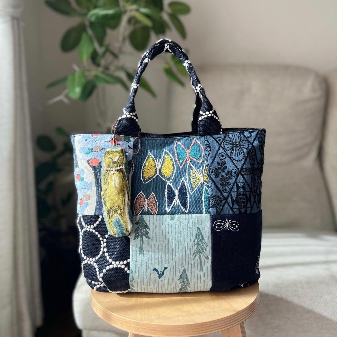 チャーム付き 大きな底が丸いトート ミナペルホネン mina perhonen