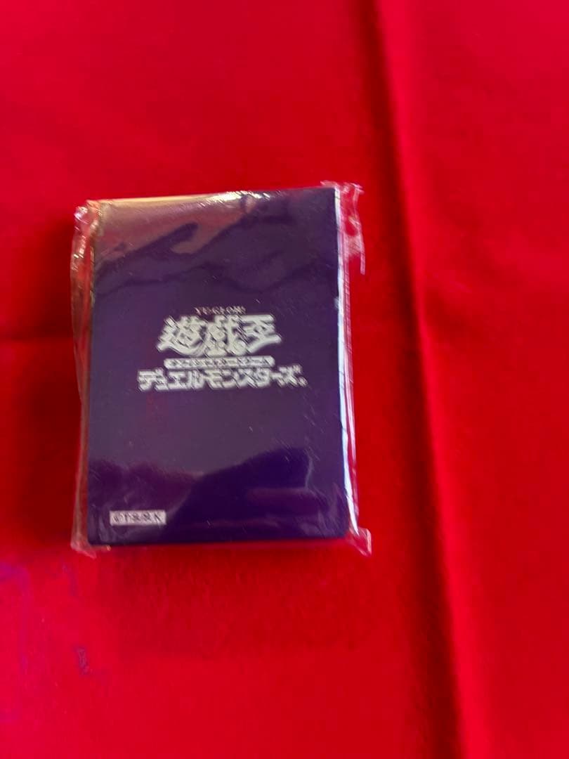 遊戯王OCG 初期ロゴ メタリックパープル 紫 公式 スリーブ 遊戯王 初期ロゴ メタリックパープル スリーブ 紫 70枚セット 遊戯王