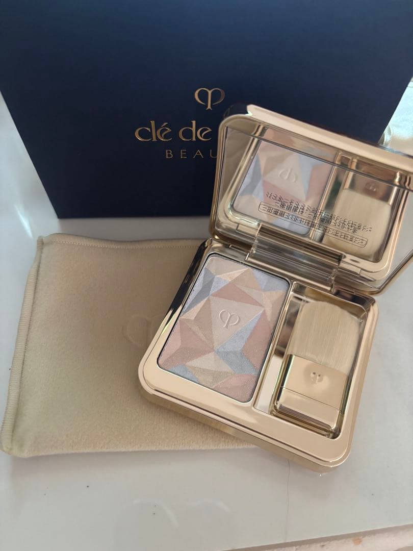 クレ・ド・ポー ボーテ ル•レオスールデクラ 21 未使用　ギフトボックス付き クレ・ド・ポーボーテ ル・レオスールデクラ21 - メルカリ