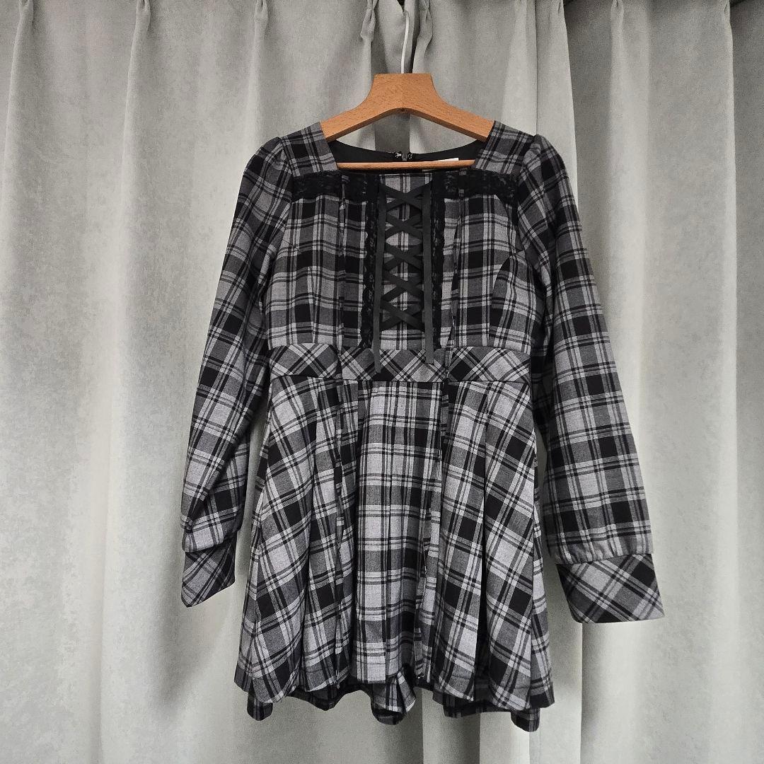 evelyn フロントリボンチェックロンパース - メルカリ