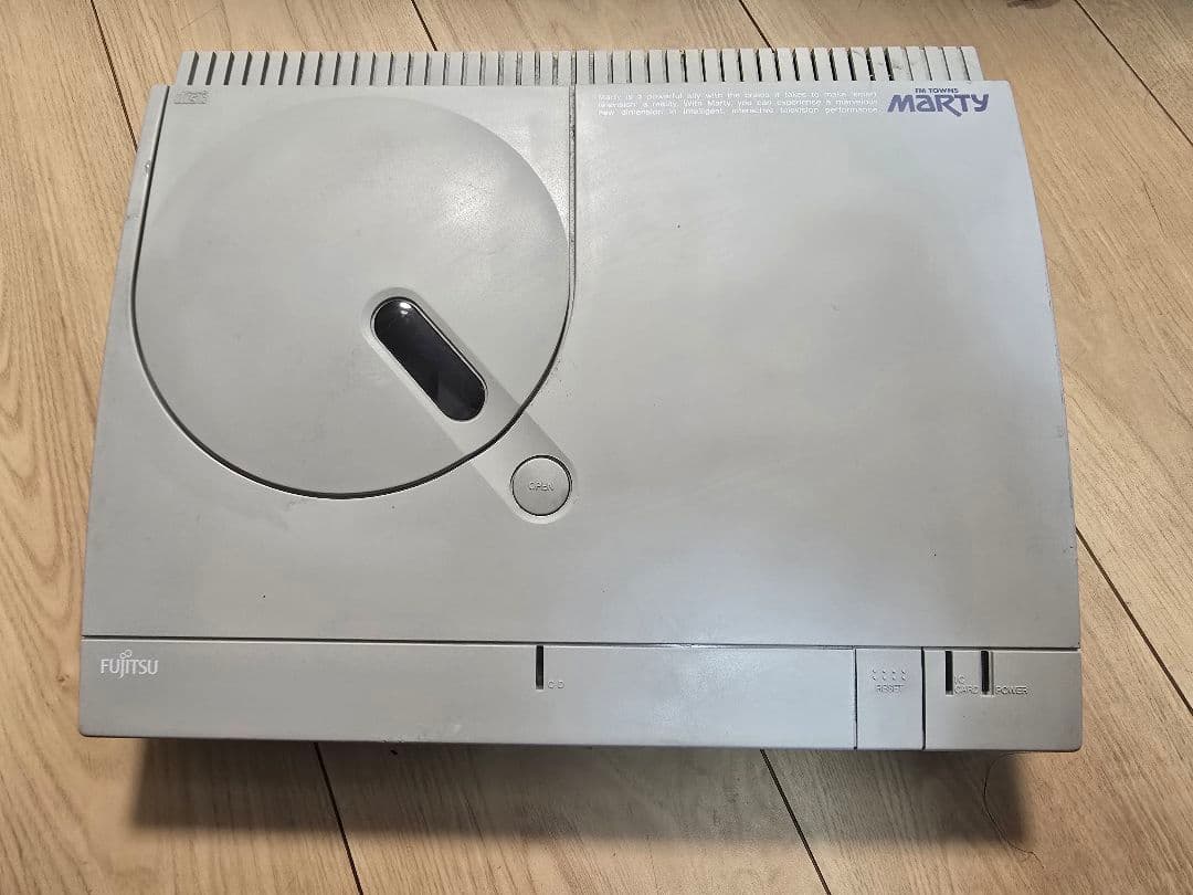 富士通FM TOWNS MARTY 本体 mfmtm1.jpg