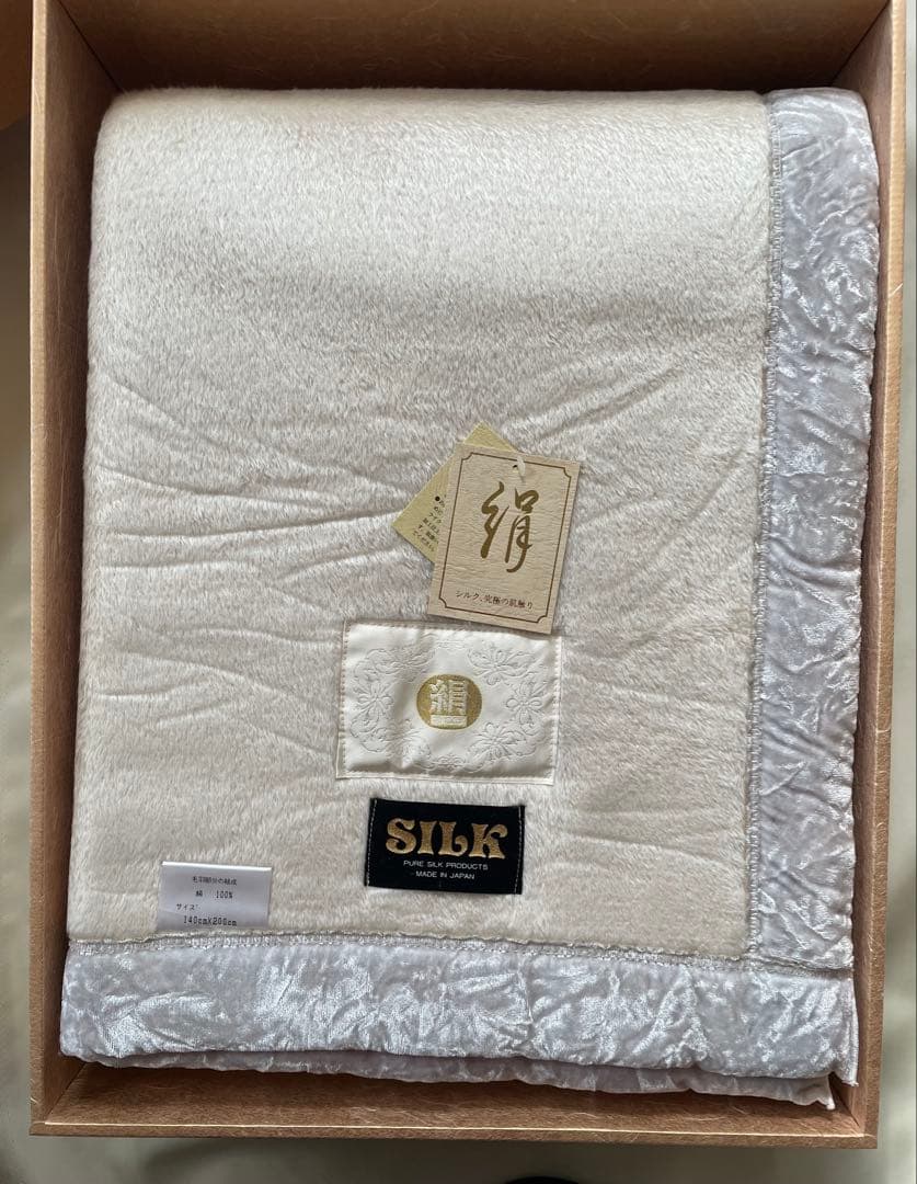 タグ付き新品　 シルク100% 毛布 ブランケット　日本製　箱入り ナイスデイ ニッケ×ナイスデイ 毛布 シルク100％ 毛布 S 564601