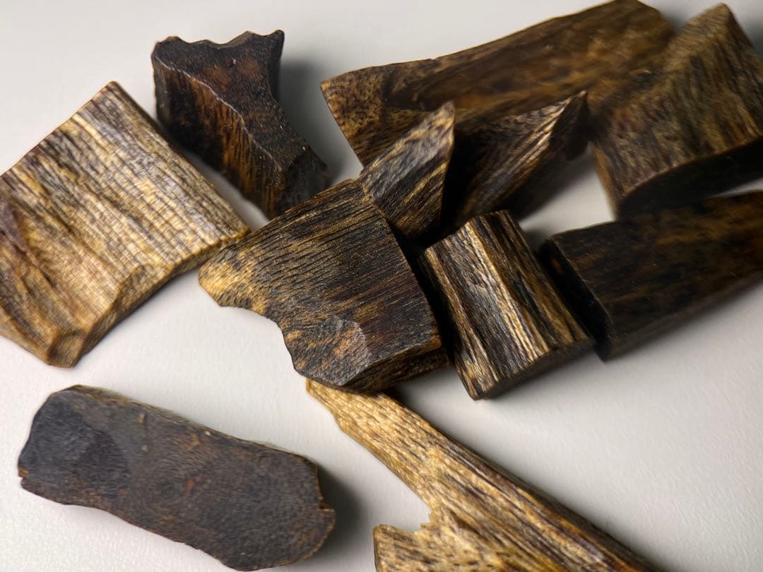 お香 天然沈香 六国五味聞香用 伽羅 香木 1-S-10.337